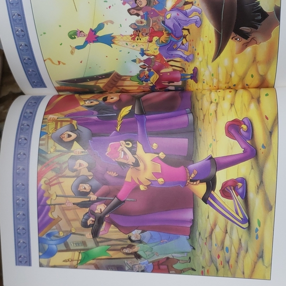 Disney Hunchback of NotreDame book and McDonald's toys - Picture 4 of 16